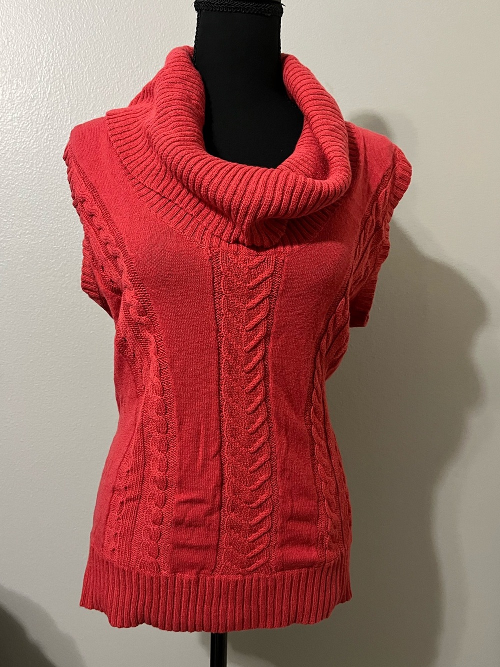 BCBGMaxAzria cowl neck sleeveless knit top. Size M Pre-Owned Condition-Fair